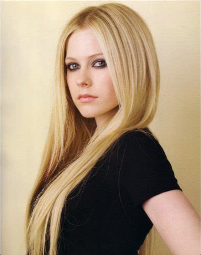 avril lavigne bra size|Avril Lavigne Bio, Wiki, Height, Weight, Body。